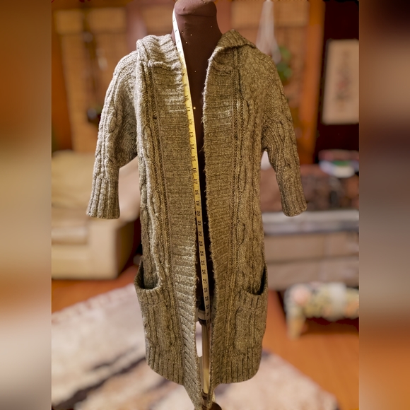 Abercrombie & Fitch pewter cable knit duster w short sleeves and hood. Medium - Picture 2 of 13
